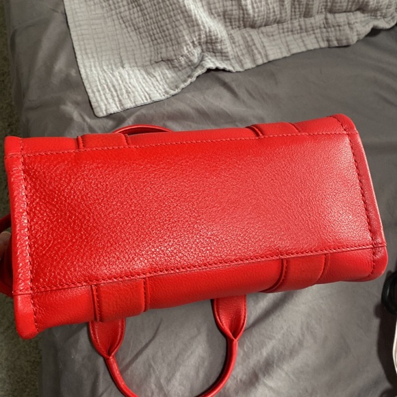 Marc Jacobs SMALL Leather Tote Red - Picture 4 of 7